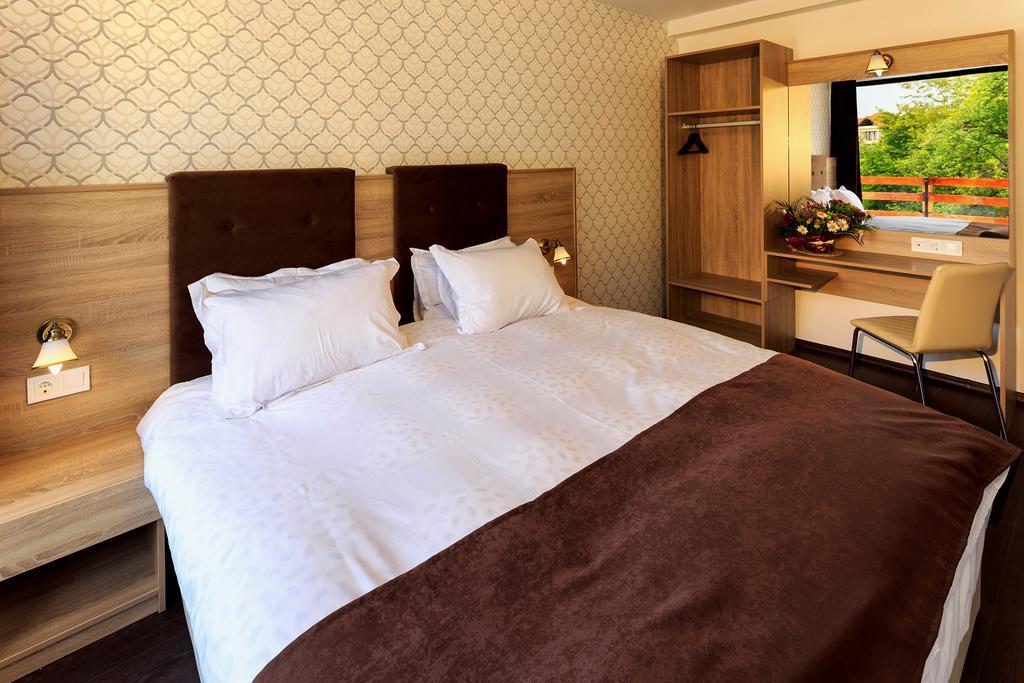 Domeniul Salgo Hotel Orlat Buitenkant foto